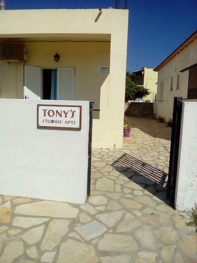 Tony'S Apartments アギオス・ゲオルギオス エクステリア 写真